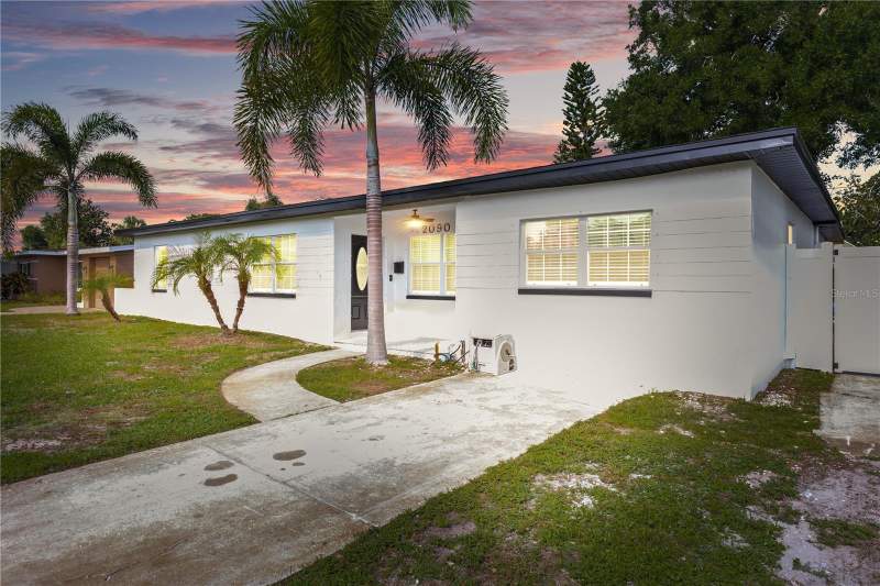 4 bedroom Single Family Residence at 2090 75TH STREET, JUNGLE COUNTRY CLUB 4TH ADD, ST PETERSBURG — photo 2