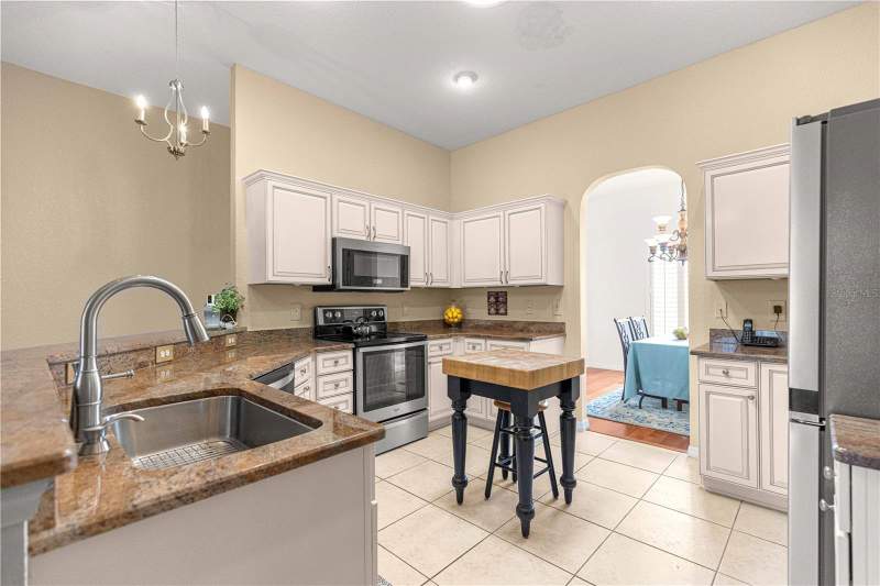 4 bedroom Single Family Residence at 12271 SE 175th Lane, Stonecrest, Summerfield — photo 5