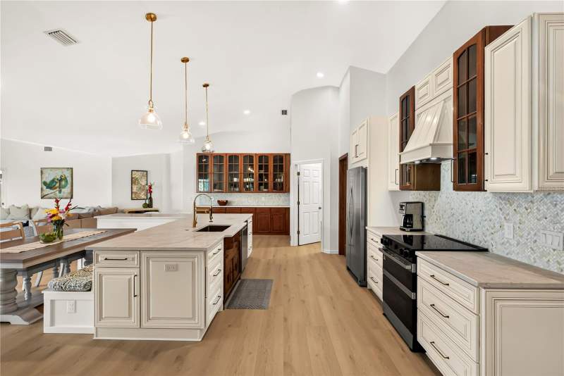 4 bedroom Single Family Residence at 3815 W Brazilnut Road, Pine Ridge Unit 03, Beverly Hills — photo 3