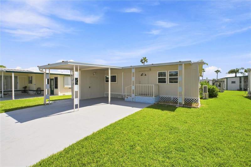 2 bedroom Manufactured Home at 10912 Justice Drive, Senate Manor Unrec, Port Richey — photo 2