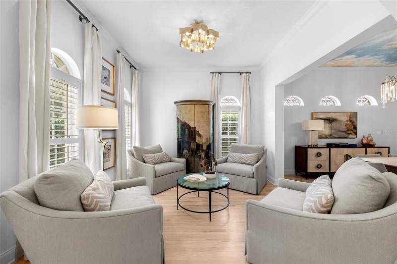5 bedroom Single Family Residence at 1921 Floresta View Drive, Bella Vista, Tampa — photo 4