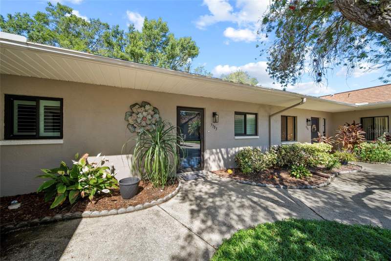 Country Oaks Condo