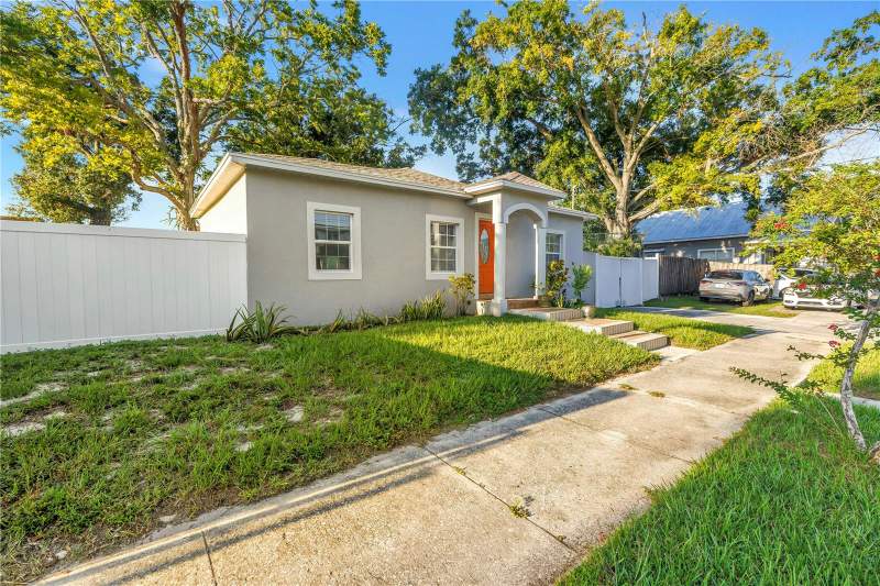 3 bedroom Single Family Residence at 2906 W Main Street, Mac Farlanes & Hermanns Ad, Tampa — photo 3