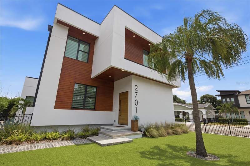 2701 N POPLAR AVENUE home for sale in Suburb Royal