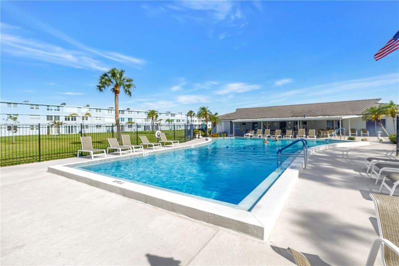 2 bedroom Condominium at 4715 Bay Street #320, Winston Park Northeast, St Petersburg — photo 2