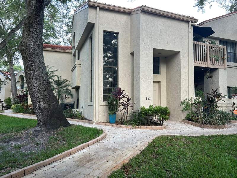 Los Prados Condo