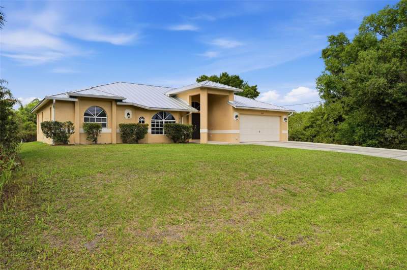 3 bedroom Single Family Residence at 2637 Courtland Avenue, Port Charlotte Sub 19, North Port — photo 4