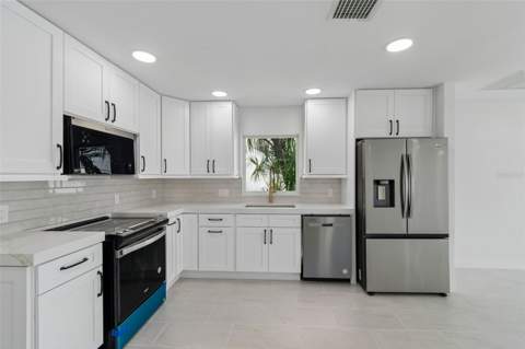 10238 Tarpon Drive, Treasure Island FL - photo 12 of 59