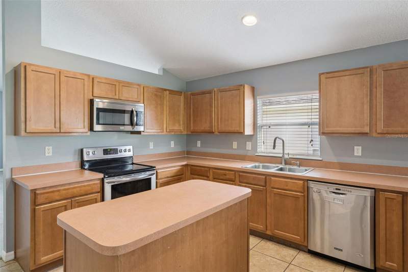 3 bedroom Single Family Residence at 324 Red Kite Drive, Eagle Pointe Phase I, Groveland — photo 4