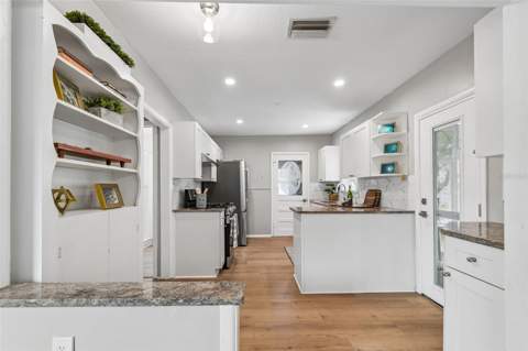 1004 Washington Avenue, Largo FL - photo 6 of 6