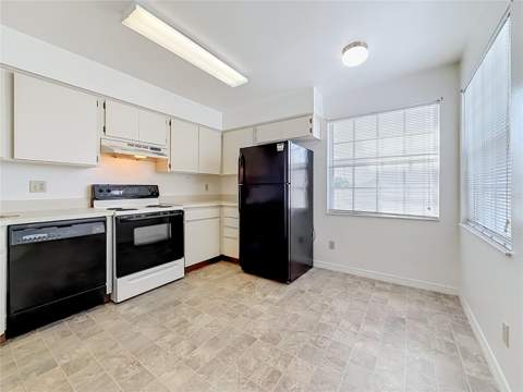 6810 Stones Throw Circle #13302, St Petersburg FL - photo 12 of 49