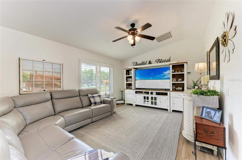 2 bedroom Single Family Residence at 18565 Edgewater Drive, Port Charlotte Sec 037, Port Charlotte — photo 5
