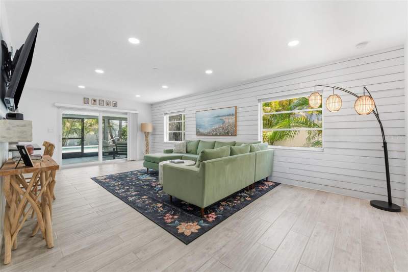 3 bedroom Single Family Residence at 2701 67th Way, Tyrone Park 1st Add, St Petersburg — photo 3