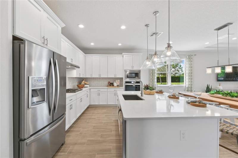 4 bedroom Single Family Residence at 2418 PARK RIDGE STREET, OAKS AT KELLY PARK, APOPKA — photo 2