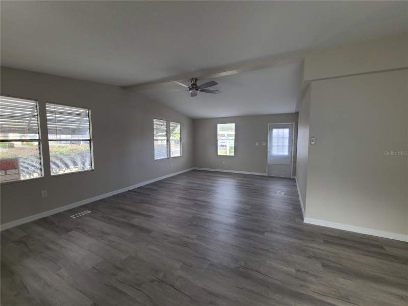 2 bedroom Manufactured Home at 710 Coachman Drive, East Coachwood Colony 1st Add, Leesburg — photo 4