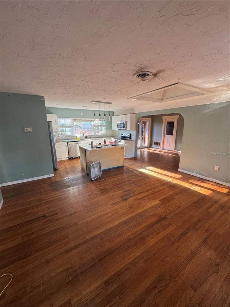 2 bedroom Single Family Residence at 495 60th Street, Merna Manor, St Petersburg — photo 2