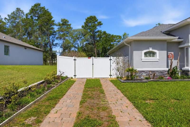 4 bedroom Single Family Residence at 13079 Harris Hawk Road, Royal Highlands, Brooksville — photo 2