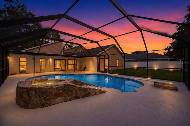 4 bedroom Single Family Residence at 14207 Ashburn Place, Carrollwood Village, Tampa — photo 2