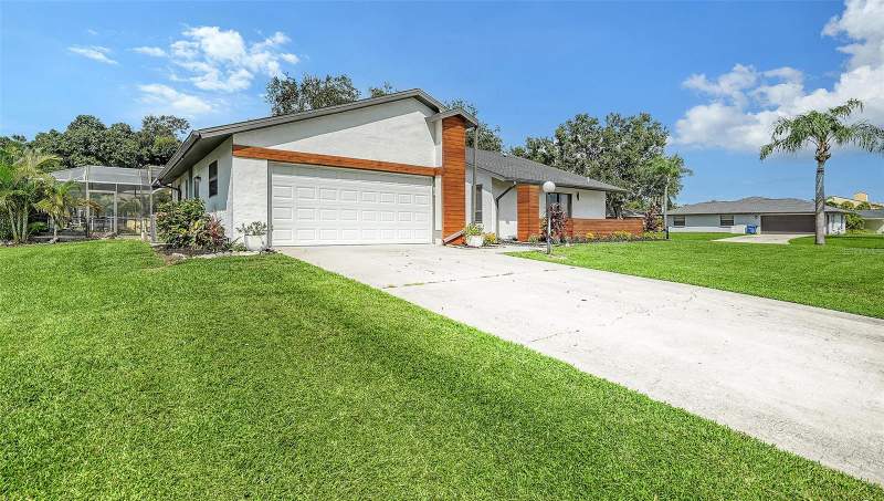 3 bedroom Single Family Residence at 5744 Augusta Circle, Sunrise Golf Club Estates, Sarasota — photo 3