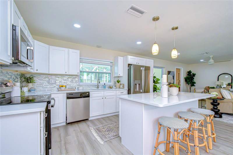 4 bedroom Single Family Residence at 2167 Lakeview Road, Oak Grove Estate Add, Clearwater — photo 4