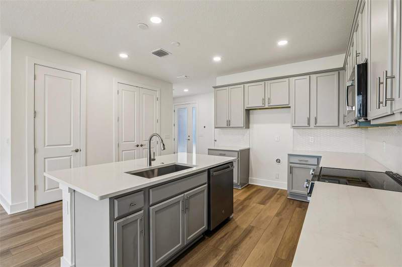 3 bedroom Townhouse at 31850 Clover Fin Court, Epperson Crystal Lagoon Twnhms, Wesley Chapel — photo 5