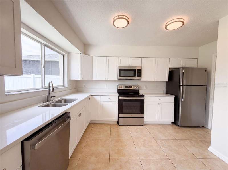 3 bedroom Single Family Residence at 13236 Pike Lake Drive, Summerfield Villg 1 Trct 35, Riverview — photo 2
