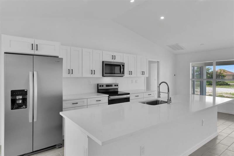 4 bedroom Single Family Residence at 4130 NW 33rd Street, Cape Coral, Cape Coral — photo 4