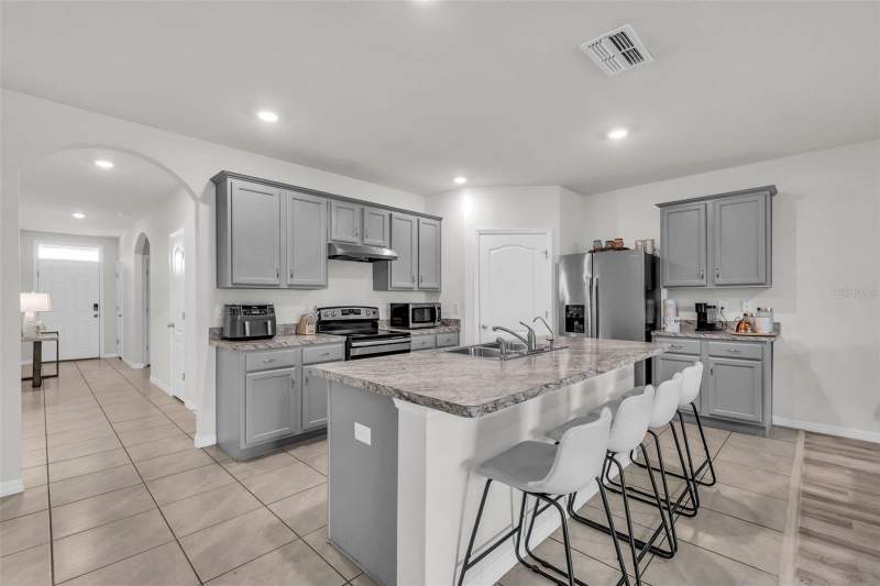 4 bedroom Single Family Residence at 988 Cambridge Drive, Lucerne Park Reserve, Winter Haven — photo 5