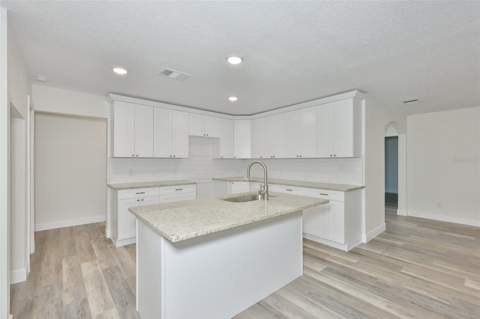 8410 Lava Place, Tampa FL - photo 13 of 54