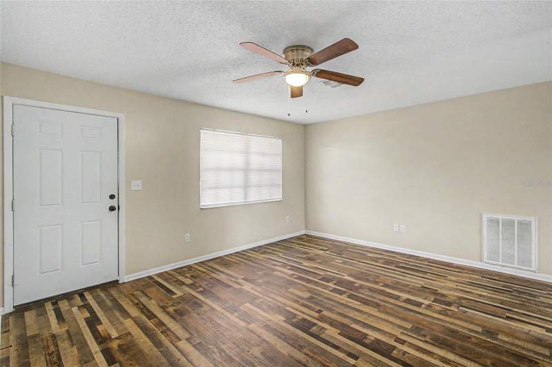 2 bedroom Single Family Residence at 1733 Larkin Road, Spring Hill, Spring Hill — photo 2
