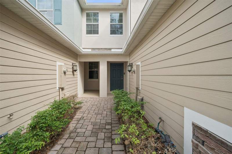 3 bedroom Townhouse at 15515 Campden Street, Stoneybrook West I, Winter Garden — photo 2