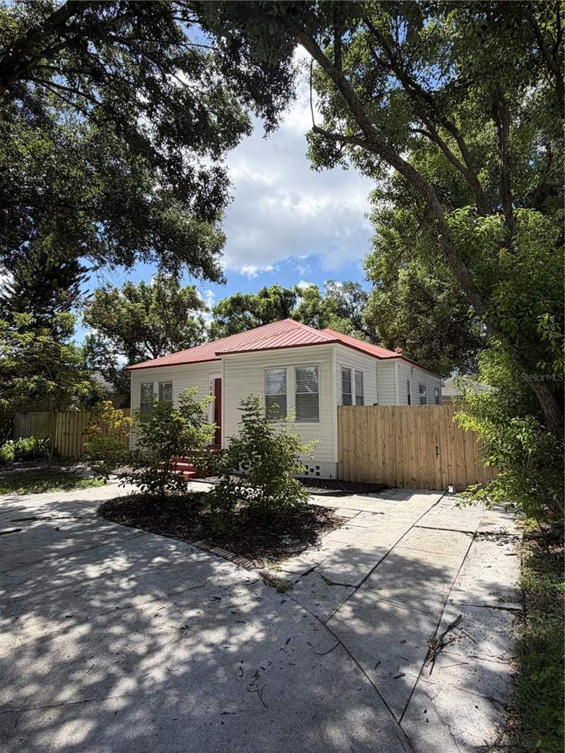 3 bedroom Single Family Residence at 104 W Lambright Street, North Park Annex, Tampa — photo 2