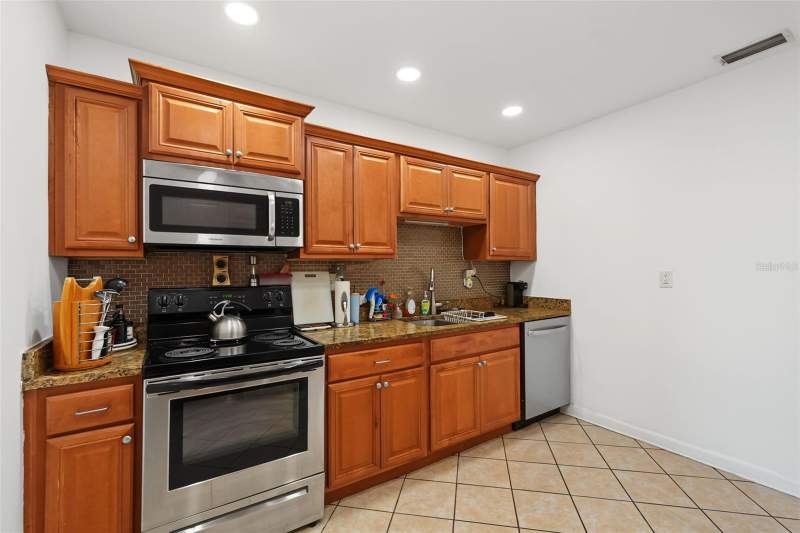 3 bedroom Single Family Residence at 1542 Lakeview Road, Gates Knoll, Clearwater — photo 4
