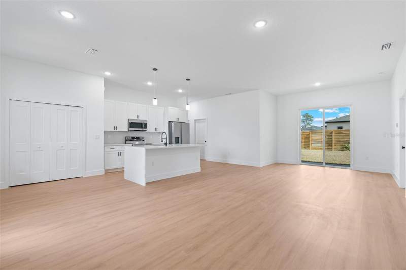 4 bedroom Single Family Residence at 3749 SW 130th Loop, Marion Oaks Un Sev, Ocala — photo 5