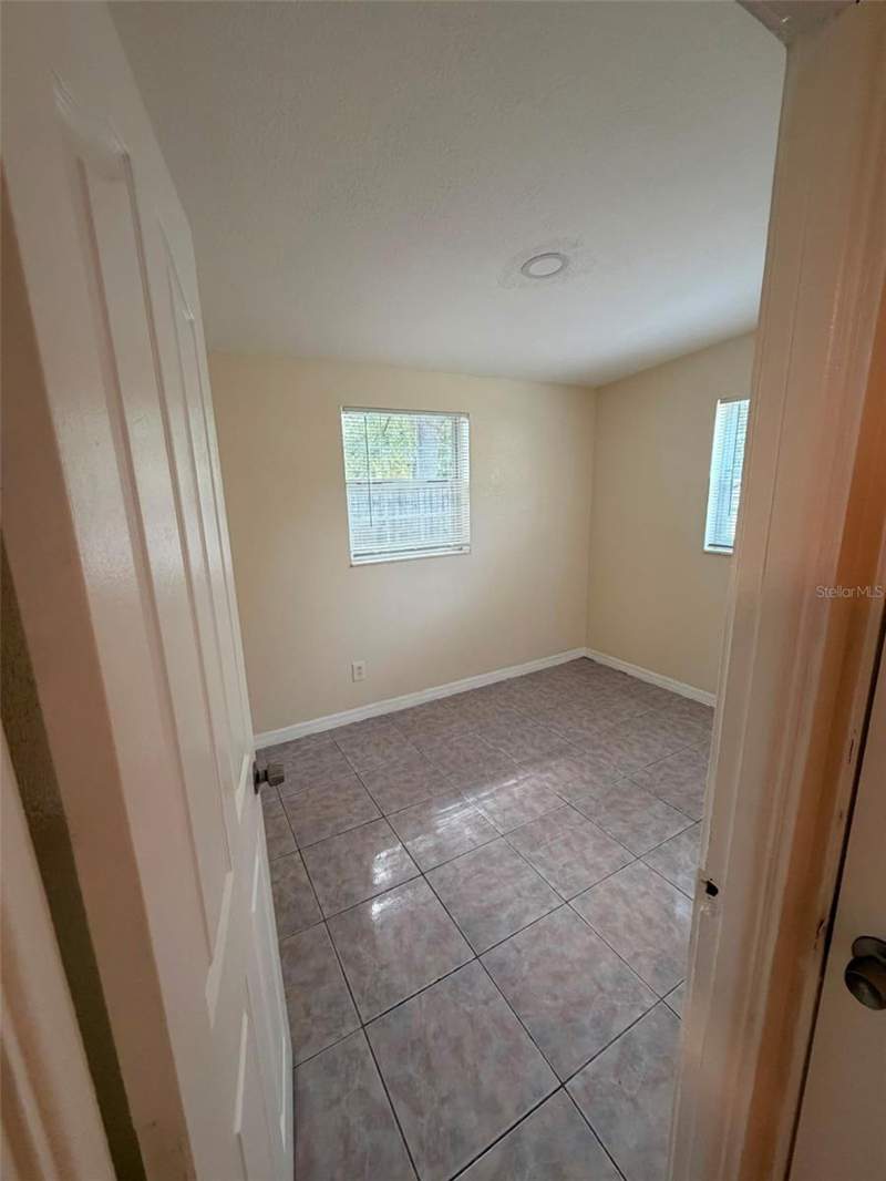 4 bedroom Single Family Residence at 1503 W Linebaugh Avenue, Golfland Of Tampas North Side, Tampa — photo 4