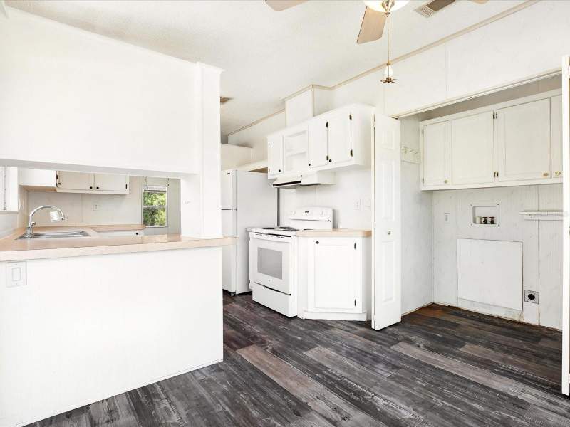 2 bedroom Manufactured Home at 7606 Detroit Avenue, Gulf Side Acres, Hudson — photo 5