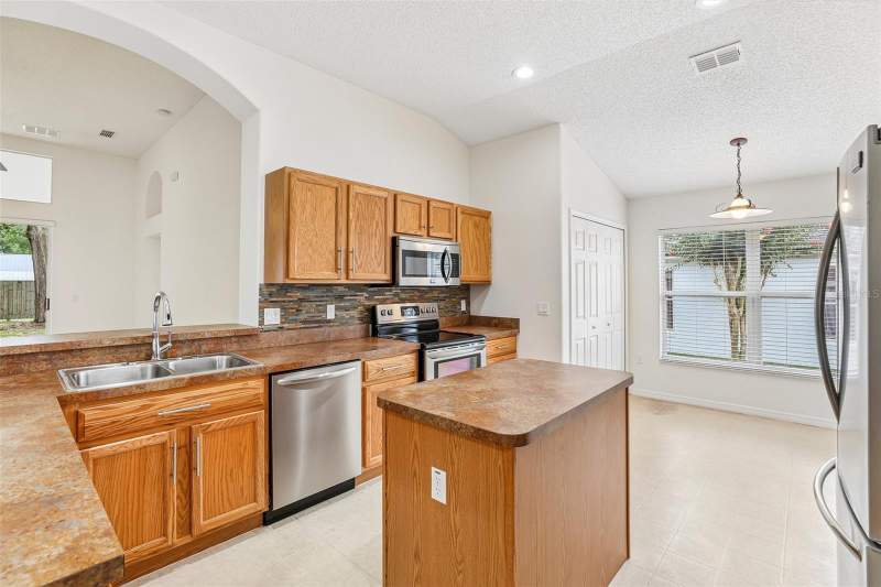 4 bedroom Single Family Residence at 30254 PGA Drive, Fairways At Mt Plymouth Ph 03 Lt 115 Pb 04, Sorrento — photo 5