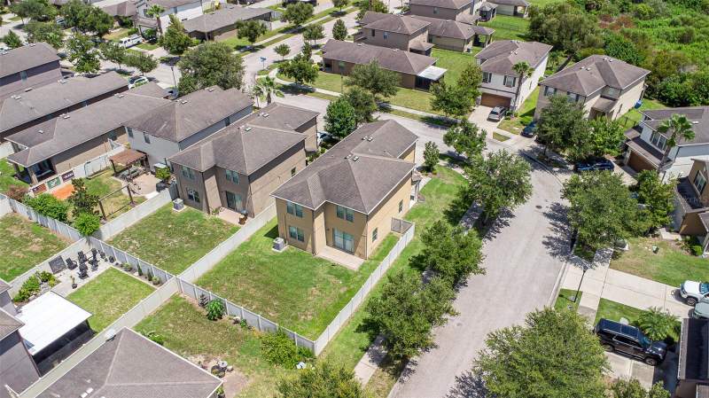 3 bedroom Single Family Residence at 6327 Yellow Buckeye Drive #6327, Magnolia Park Southwest G, Riverview — photo 4