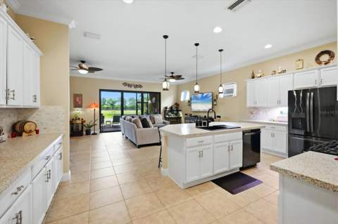 10035 Marbella Drive, Bradenton FL - photo 13 of 51