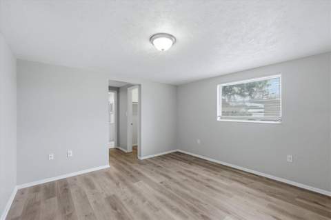 2173 Fiesta Drive, Sarasota FL - photo 21 of 42