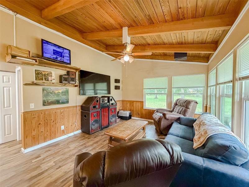 2 bedroom Single Family Residence at 6530 NW 38th Place, 2nd Add Suw Riv Highlands Sub, Bell — photo 5