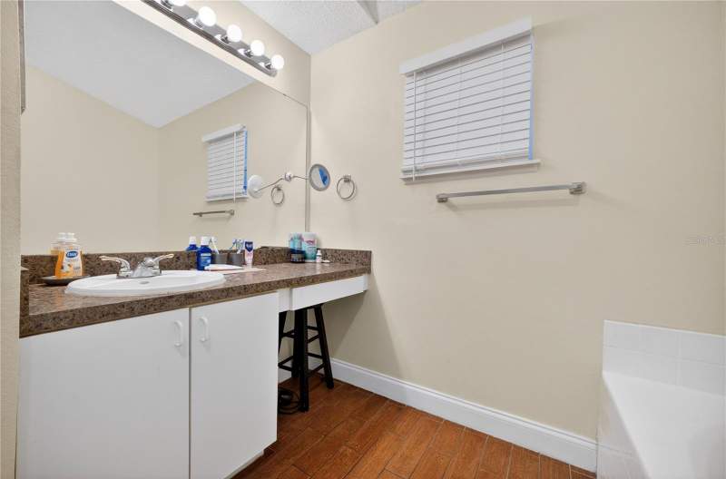 4 bedroom Single Family Residence at 953 Gascony Court, Poinciana Village 5 Nbhd 1, Kissimmee — photo 4
