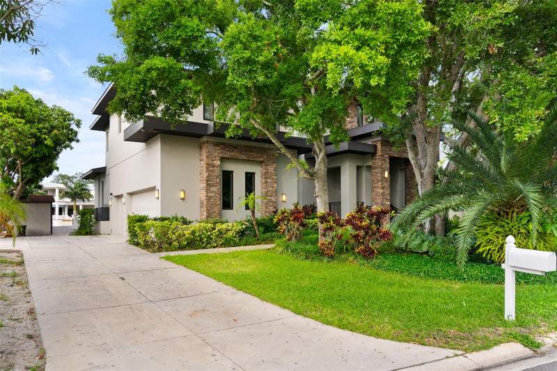 5 bedroom Single Family Residence at 4905 W Spring Lake Drive, Bel Mar Shores Rev, Tampa — photo 5