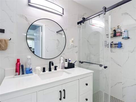 8725 Bay Pointe Drive, Tampa FL - photo 24 of 56
