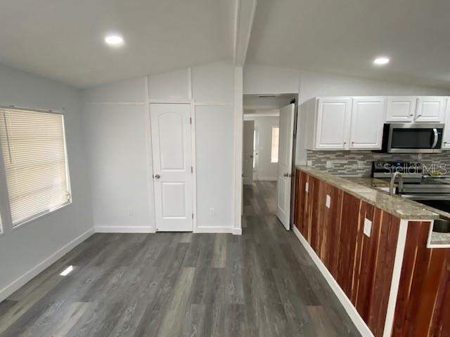 1 bedroom Mobile Home at 4851 W Gandy Boulevard #B10L30, Regency Cove A Cooperative, Tampa — photo 5