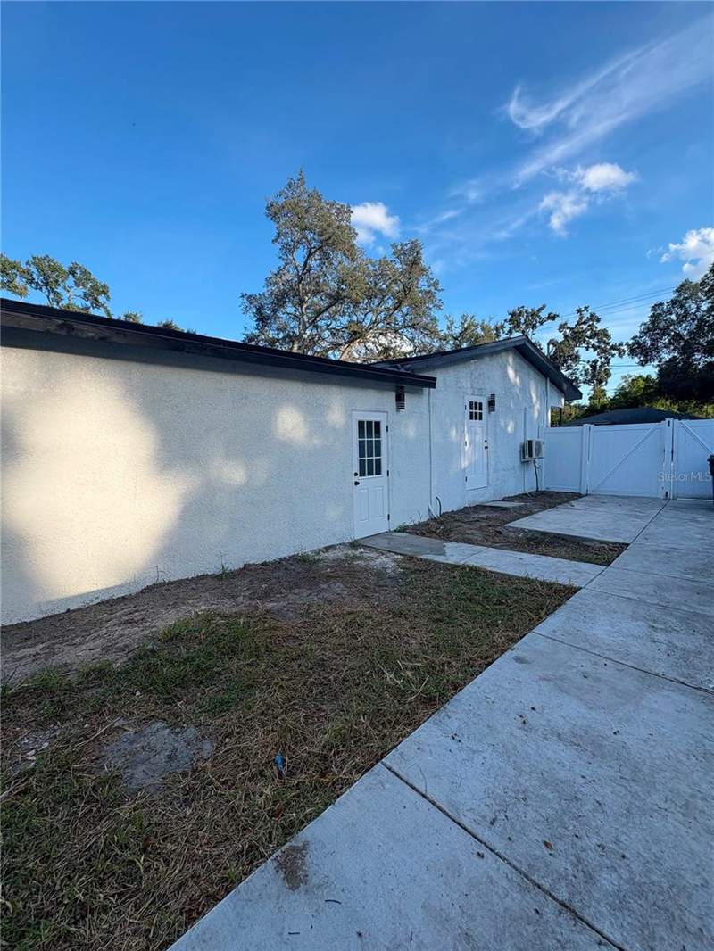 4 bedroom Single Family Residence at 122 E 130th Avenue, Inglewood Park Add 3, Tampa — photo 4
