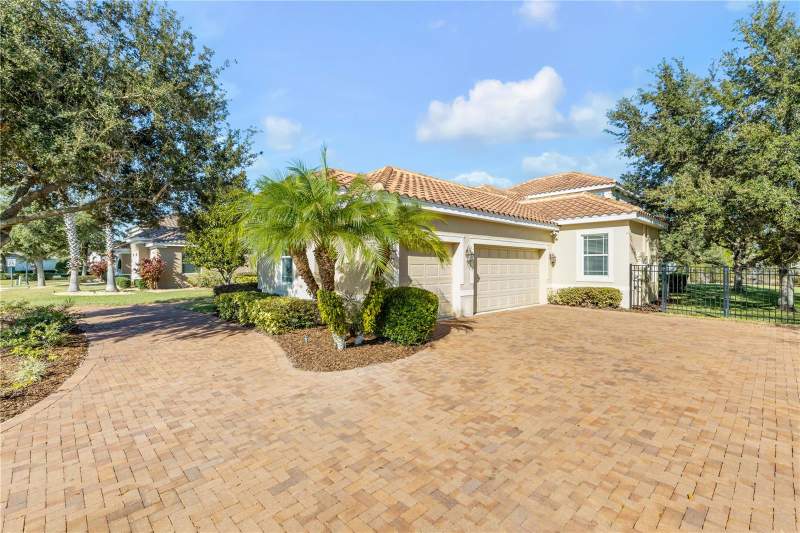 5 bedroom Single Family Residence at 3021 Isola Bella Boulevard, Mount Dora Loch Leven Ph 05, Mount Dora — photo 2
