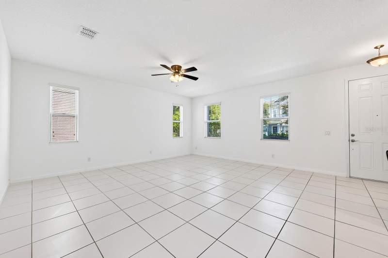 4 bedroom Single Family Residence at 8016 Sweet Orange Avenue, Summerlake Grvs, Winter Garden — photo 5