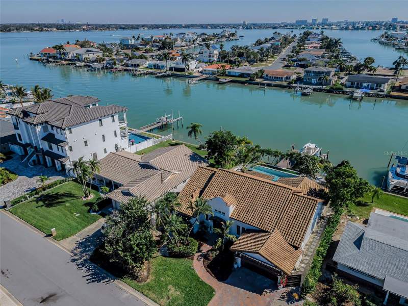 4 bedroom Single Family Residence at 755 116th Avenue, Capri Isle, Treasure Island — photo 4
