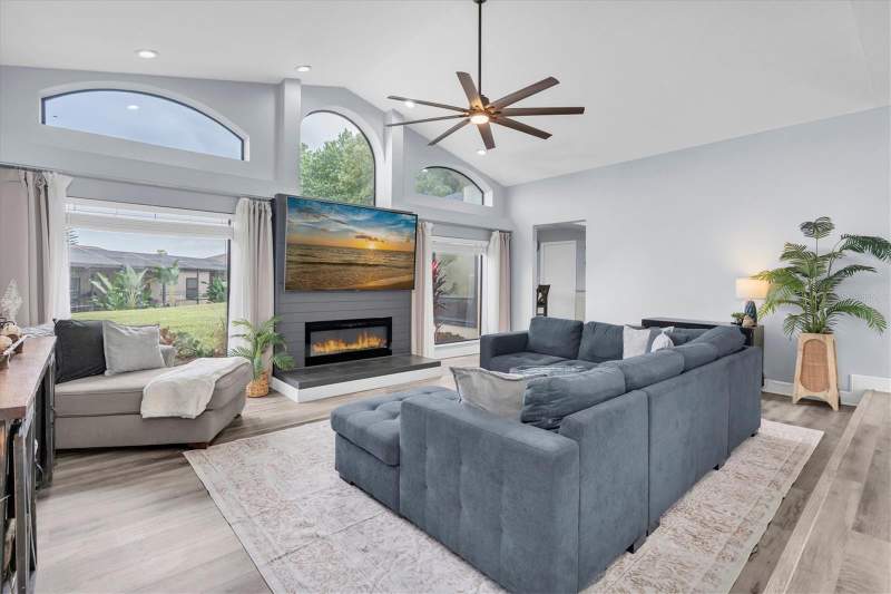 3 bedroom Single Family Residence at 8721 Latham Lane, Barrington Woods, Hudson — photo 2